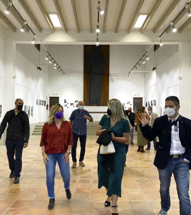 Una exposición reúne retratos de 47 poetas de Canarias